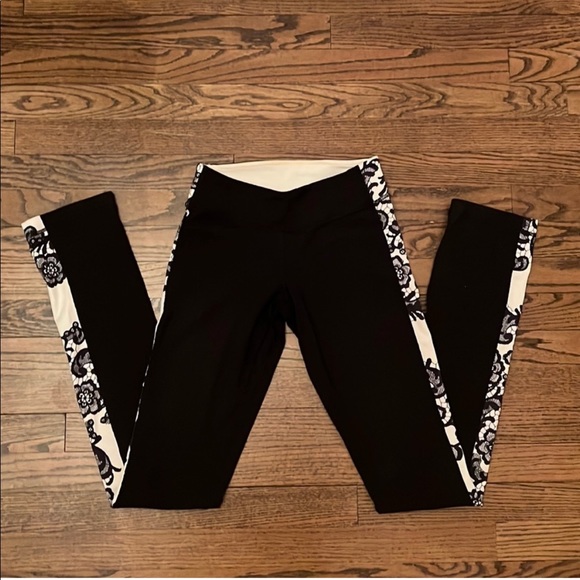 Lulu Lemon Black and White Lace Side Panel Legging - Picture 1 of 3